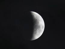 Lunar eclipse 2019: आज लग रहा है \'खंडग्रास\' चंद्र ग्रहण, जानें देश-दुनिया पर क्या होगा इसका असर