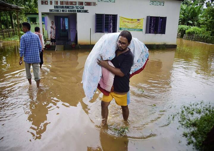 प्राकृतिक आपदा से करीब 70 लाख लोग प्रभावित हैं. बिहार के 12 जिले सबसे ज्यादा प्रभावित हैं.
