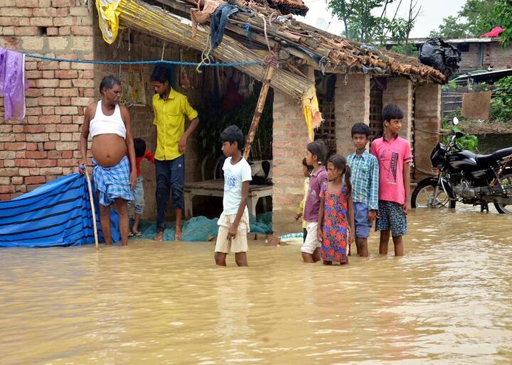 महाराष्ट्र में नगर निकाय के एक वरिष्ठ अधिकारी ने बताया कि राज्य के पालघर और ठाणे जिलों के नदी तट पर बसे 75 गांवों को अलर्ट पर रखा गया है.