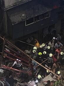 Pics: मुंबई- 4 मंजिला बिल्डिंग गिरी, मलबे में 40 लोग फंसे, सकरी गलियां राहत काम में रुकावट