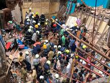 मुंबई: 4 मंजिला रिहायशी बिल्डिंग गिरी, 12 लोगों की मौत, 40 से ज्यादा के फंसे होने की आशंका