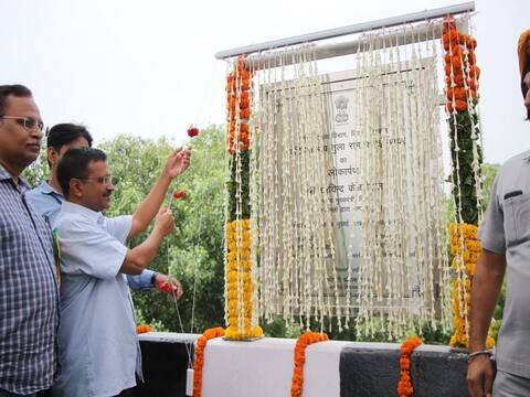 दिल्लीः CM केजरीवाल ने राव तुला राम फ्लाइओवर का किया उद्घाटन, आउटर रिंग रोड से एयरपोर्ट तक का सफर अब होगा आसान दिल्लीः CM केजरीवाल ने राव तुला राम फ्लाइओवर का किया उद्घाटन, आउटर रिंग रोड से एयरपोर्ट तक का सफर अब होगा आसान