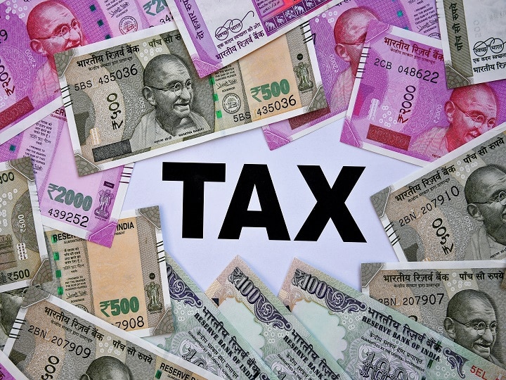 Income TaX: If A Person's Income Is One Crore, Then He Will Have To Pay A  Hefty Amount As Tax. | Income TaX: अगर किसी शख्स की आमदनी एक करोड़ है तो