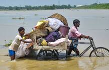 असम, त्रिपुरा, बिहार, पश्चिम बंगाल में बाढ़ की विभीषका, तस्वीरों के जरिए देखें जल प्रलय का असर