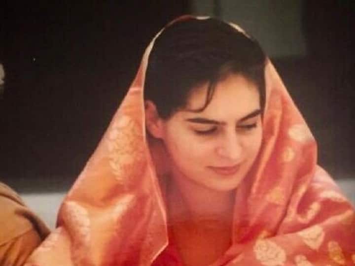 #SareeTwitter: शादी की तस्वीर पर प्रियंका गांधी ने दूर की फैंस की कन्फ्यूजन, पति रॉबर्ट वाड्रा के लिए लिखा रोमांटिक मैसेज Priyanka Gandhi Vadra special request to Robert Vadra to take her out for dinner #SareeTwitter: शादी की तस्वीर पर प्रियंका गांधी ने दूर की फैंस की कन्फ्यूजन, पति रॉबर्ट वाड्रा के लिए लिखा रोमांटिक मैसेज