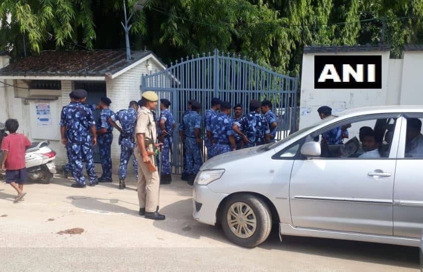 यूपी: देवरिया जेलकांड को लेकर अतीक अहमद के ठिकानों पर CBI की छापेमारी