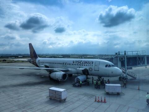 3.5 घंटे हवा में रहने के बाद लखनऊ एयरपोर्ट पर तब विमान की लैंडिंग कराई गई जब सिर्फ 5 मिनट का फ्यूल बचा था 3.5 घंटे हवा में रहने के बाद लखनऊ एयरपोर्ट पर तब विमान की लैंडिंग कराई गई जब सिर्फ 5 मिनट का फ्यूल बचा था