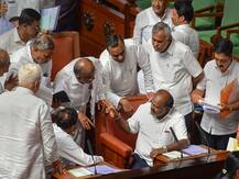 कर्नाटक में बागी विधायकों पर सुप्रीम कोर्ट का आदेश, कहा- स्पीकर लें इस्तीफे पर फैसला