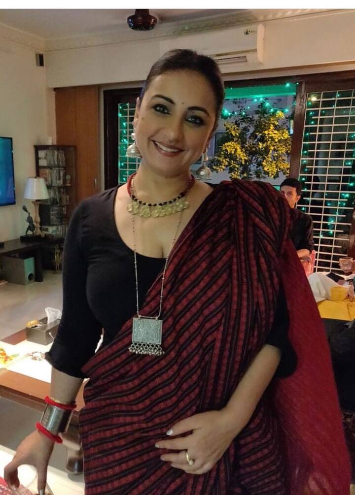 अभिनेत्री दिव्या दत्ता भी अक्सर साडी़ में नज़र आती हैं और उन्होंने अपनी ये तस्वीर शेयर की है.