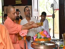 गोरखपुर: सावन का पहला दिन आज, सीएम योगी ने गोरखनाथ मंदिर में किया रुद्राभिषेक