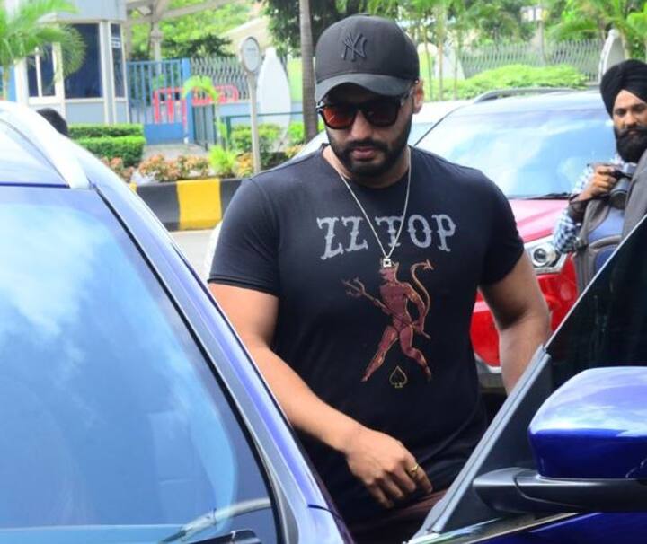 अब मलाइका एक्टर अर्जुन कपूर को डेट कर रही हैं. रिपोर्ट्स का कहना है कि ये दोनों जल्द ही शादी कर सकते हैं. दोनों इस समय न्यूयॉर्क में थे और साथ में छुट्टियां मना रहे हैं. (फोटो क्रेडिट- मानव मंगलानी)