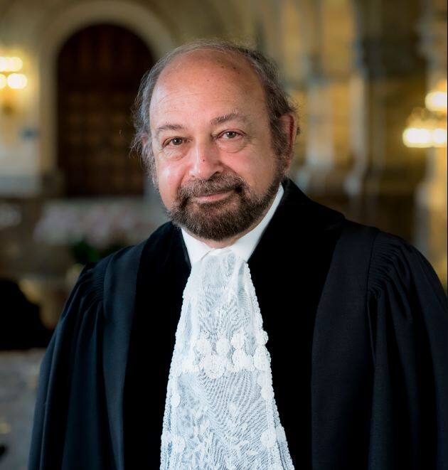 जज रॉनी अब्राहम फ्रांस के हैं और 15 फरवरी 2005 से कोर्ट के मेंबर हैं. 6 फरवरी 2009 को और 6 फरवरी 2018 को इन्हें आईसीजे में दोबारा निर्वाचित किया गया था. ये आईसीजे के अध्यक्ष पद पर 6 फरवरी 2015 से 5 फरवरी 2018 तक रहे हैं.