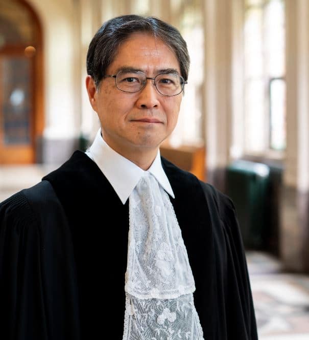 जज यूजी इवासावा जापान से आते हैं और इंटरनेशनल कोर्ट ऑफ जस्टिस के 22 जून 2018 से सदस्य हैं.