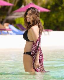 सोफी चौधरी की ये दिलकश अदाएं छेड़ देंगी आपके दिल के तार, देखें तस्वीरें