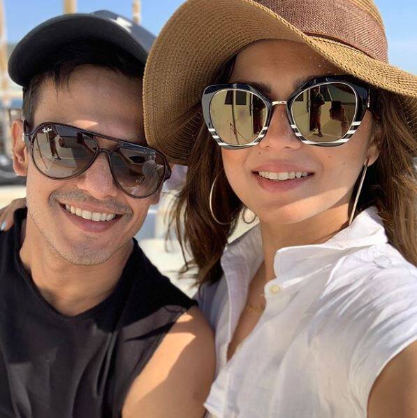 स्पेन में पति के साथ दृष्टि क्वालिटी टाइम स्पेंड कर रही हैं. (Photo Credit: @dhamidrashti Instagram)