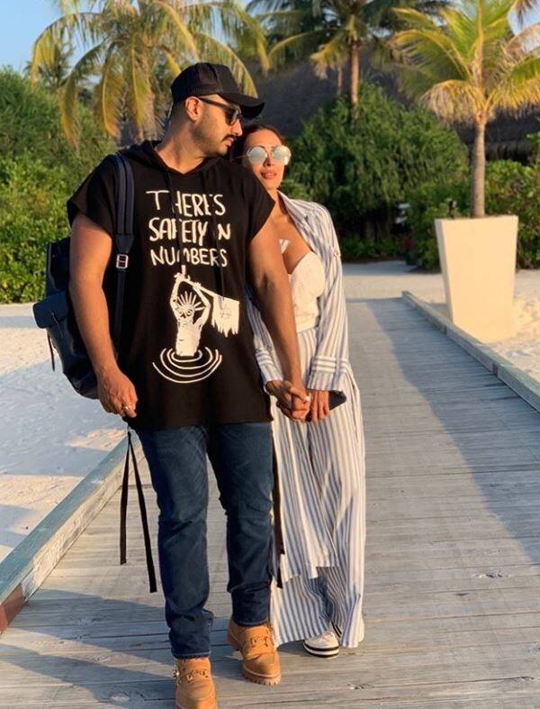 मलाइका ने अर्जुन के साथ ये बेहद खूबसूरत तस्वीर शेयर अपने प्यार का इजहार किया था. उन्होंने अर्जुन के जन्मदिन पर ये तस्वीर शेयर कर लिखा था, मेरे पागल, मजाकिया और अद्भुत अर्जुन कपूर तुम्हें जन्मदिन की हार्दिक शुभकामनाएं. प्यार और खुशियां हमेशा के लिए.