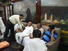 कर्नाटक: राजनीतिक घमासान जारी, सदन में ही कटी विधायकों की रात, वहीं खाया और बिस्तर डालकर सो गए