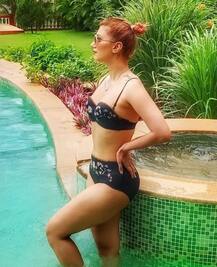 जसलीन मथारू ने ब्लैक बिकिनी में ढहाया कहर, पूल में कर रही हैं मस्ती