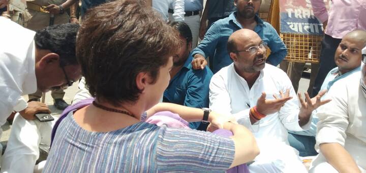  मुख्यमंत्री योगी आदित्यनाथ ने कहा कि सरकार इस मामले में आरोपियों के खिलाफ सख्त कार्रवाई केरगी. उन्होंने कहा, '' इम मामले में आरोपियों के खिलाफ कार्रवाई हो रही है. 