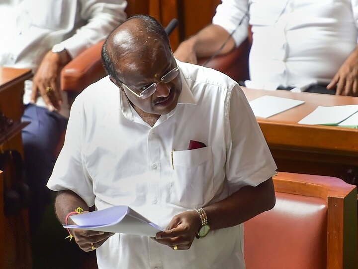 Karnataka Governor asks CM kumarswami to prove majority before 6 PM कर्नाटक के राज्यपाल ने सीएम कुमारस्वामी को लिखी चिट्ठी, शाम 6 बजे तक बहुमत साबित करने के लिए कहा