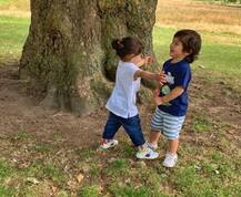 IN PICS : बहन इनाया खेमू का हाथ थामे तैमूर अली खान की CUTE तस्वीरें हो रही वायरल