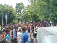 मोतिहारी: बाढ़ पीड़ितों का आक्रोश, अंचल अधिकारी को दौड़ा-दौड़ा कर पीटा