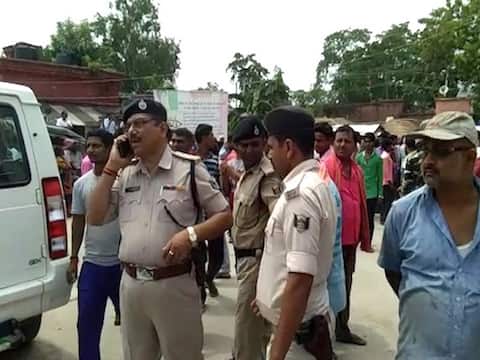 पश्चिमी चंपारण: बेखौफ अपराधियों ने कांग्रेस नेता की गोली मारकर हत्या की, फिल्मी स्टाइल में हथियार लहराते हुए भागे पश्चिमी चंपारण: बेखौफ अपराधियों ने कांग्रेस नेता की गोली मारकर हत्या की, फिल्मी स्टाइल में हथियार लहराते हुए भागे