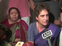 सोनभद्र हत्याकांड: 26 घंटे से चुनार में जारी है प्रियंका का धरना, जानिए कल से लेकर अबतक का पूरा घटनाक्रम