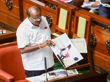 कर्नाटक पर फैसले के लिए अब सोमवार तक इंतजार, अब ज्योतिषी के सहारे कुमारस्वामी!