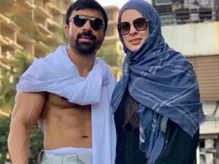 Video: मीडिया से बात करते हुए फूटफूटकर रोने लगी एजाज खान की पत्नी, कहा- उनके साथ अन्याय हो रहा है Ajaz Khan wife cring in from of media talking about her husband said not only for muslim he will stand by for hindus and christians also Video: मीडिया से बात करते हुए फूटफूटकर रोने लगी एजाज खान की पत्नी, कहा- उनके साथ अन्याय हो रहा है