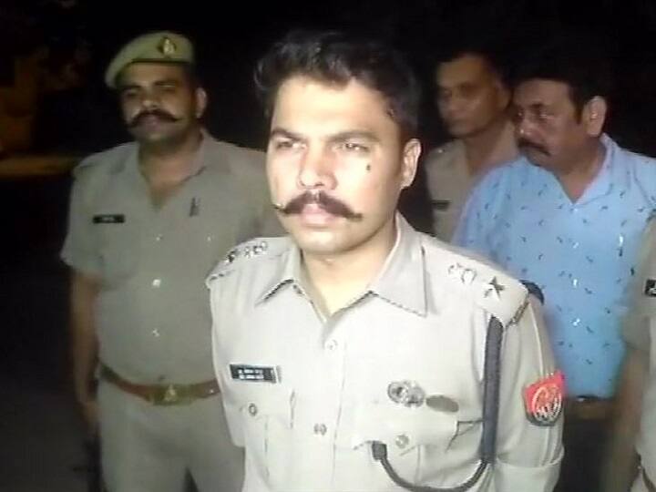 यूपी: अमरोहा में पुलिस ने मार गिराया 2.5 लाख का इनामी बदमाश, पुलिसवालों की हत्या की थी Amroha: A criminal killed in an encounter with police in Adampur,one police personnel admitted to hospital after being shot यूपी: अमरोहा में पुलिस ने मार गिराया 2.5 लाख का इनामी बदमाश, पुलिसवालों की हत्या की थी