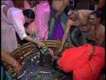 सावन का पहला सोमवार: शिव मंदिरों में भक्तों की भारी भीड़, हर हर महादेव के नारों से गूंज रहे शिवाले