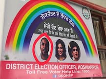 होशियारपुर: सरकारी फ्लैक्स पर निर्भया कांड के दोषी की फोटो, विवादों में आया चुनाव आयोग