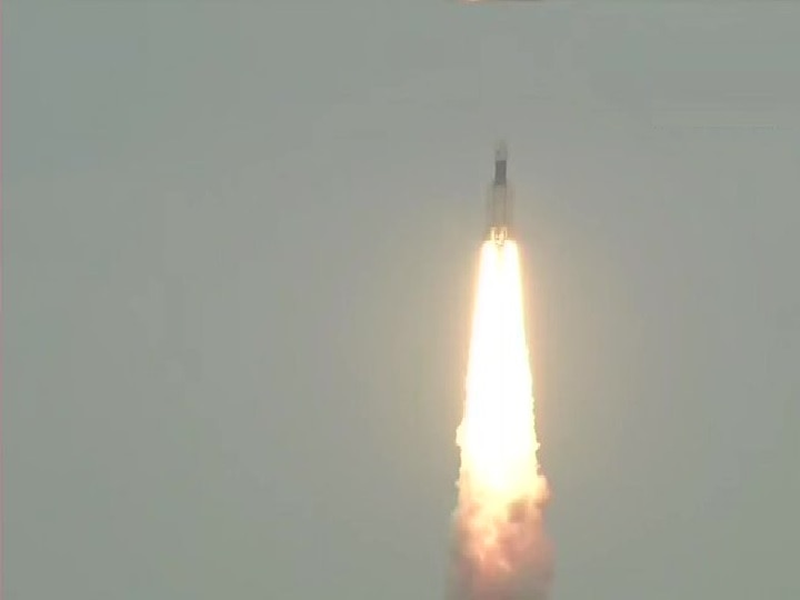 अंतरिक्ष में भारत की बड़ी उड़ान: Chandrayaan-2 दोपहर 2 बजकर 43 मिनट पर हुआ लॉन्च isro launch chandrayaan 2 from sriharikota अंतरिक्ष में भारत की बड़ी उड़ान: Chandrayaan-2 दोपहर 2 बजकर 43 मिनट पर हुआ लॉन्च