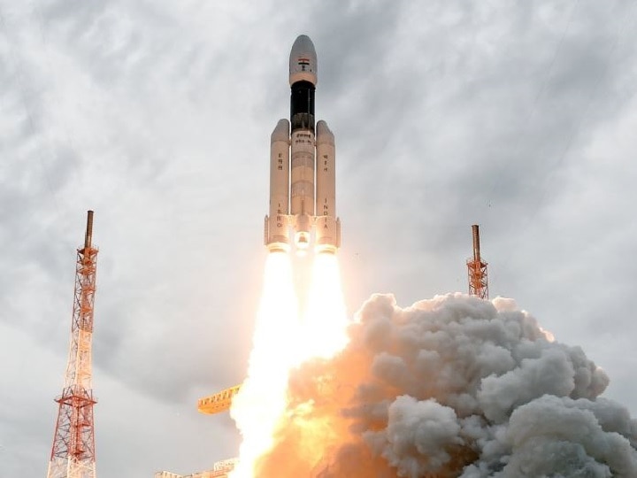 Parliament congratulates ISRO for Chandrayaan-2 feat चंद्रयान-2 की सफल लॉन्चिंग के लिए संसद के दोनों सदनों ने ISRO के वैज्ञानिकों को दी बधाई