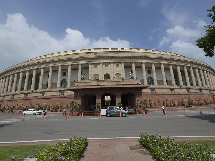 BLOG on criminalization of Politics अपराध और राजनीति: कहीं संसद में खाने कोई चावल-दाल जाता है?