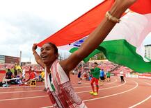 \'सुपरगर्ल\' हिमा दास ने जीते 6 स्वर्ण पदक, बॉलीवुड ने ऐसे दी बधाई