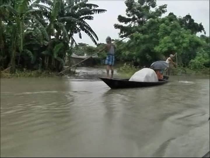 असम: ढुबरी जिले में आई बाढ़ ने तोड़ा साल 1988 का रिकॉर्ड, सेना और NDRF की टीम मदद में जुटी
