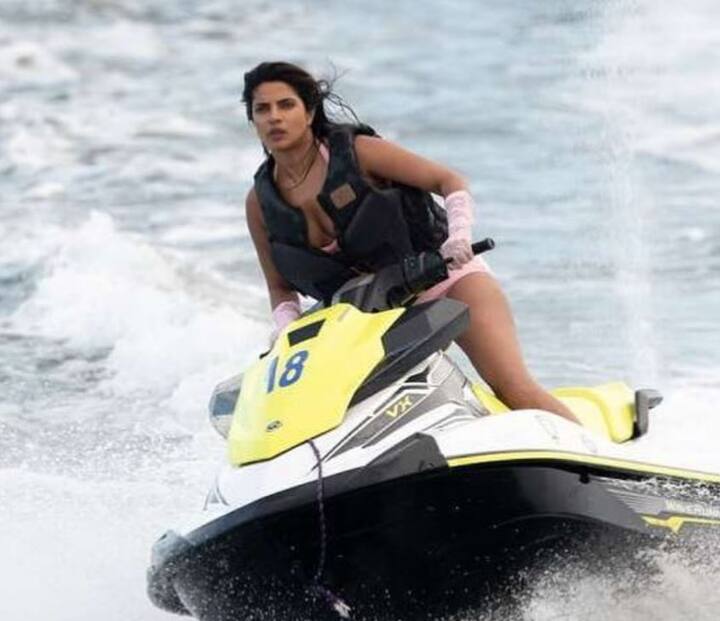 कुछ वक्त पहले प्रियंका ने दीवाली पर पटाखे न चलाने की अपील की थी. इसके बाद उनकी सिगरेट पीते हुए वायरल हुई तस्वीर को शेयर करते हुए फैंस पूछ रहे हैं कि अब अस्थमा पेशेंट का क्या होगा? 