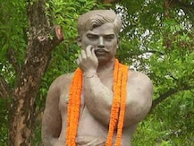 प्रयागराज: जयंती पर याद किये गए चंद्रशेखर आज़ाद, जवानों ने दिया गार्ड आफ ऑनर