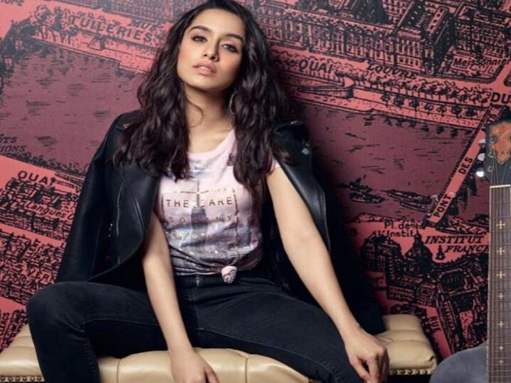 Shraddha Kapoor gets injured on the sets of Street Dancer; gets treated for ankle twist वरुण धवन के बाद श्रद्धा कपूर को लगी चोट, स्ट्रीट डांसर की कर रही थी तैयारी