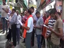 शामली: खुले में नमाज का विरोध, हिन्दू जागरण मंच के कार्यकर्ताओं ने बीच सड़क पर किया हनुमान चालीसा का पाठ