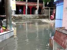 मुजफ्फरपुर: नगर निगम की खुली पोल, उत्तर बिहार के प्रसिद्ध संतोषी माता मंदिर में घुसा बरसात और नाले का पानी