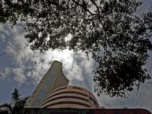 शेयर बाजार में तेजीः सेंसेक्स 450 अंक उछलकर 32,000 के पार, निफ्टी में 1.5 फीसदी की बढ़त