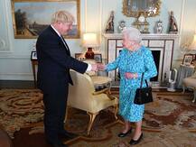 ब्रिटेन की महारानी, फुटबॉलर पेले सहित कई नामचीन हस्तियों का झूठा शोक समाचार प्रसारित करने पर फ्रांस के रेडियो ने मांगी माफी