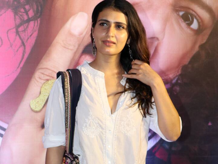 दंगल फेम एक्ट्रेस फातिमा सना शेख भी ये फिल्म देखने पहुंचीं. फातिमा पिछले साल फिल्म 'ठग्स ऑफ हिंदोस्तान' में नज़र आईं थीं लेकिन ये फिल्म फ्लॉप हो गई थी.