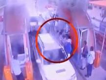 यूपी: BJP नेताओं की गुंडागर्दी, टोल टैक्स मांगने पर कर्मचारी को जमकर पीटा