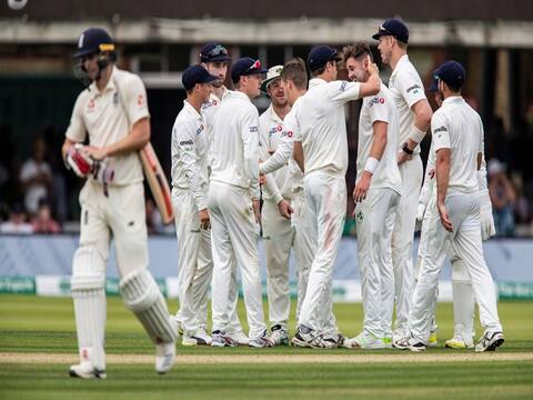 ENGvIRE : दूसरी पारी में इंग्लैंड को मिली अब तक 181 रन की बढ़त, आयरलैंड के पास इतिहास रचने का मौका ENGvIRE : दूसरी पारी में इंग्लैंड को मिली अब तक 181 रन की बढ़त, आयरलैंड के पास इतिहास रचने का मौका