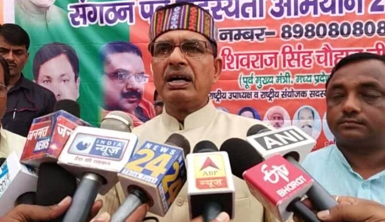 गोरखपुर: भाजपा सदस्यता अभियान शुरू करने दलित बस्ती पहुंचे शिवराज सिंह चौहान, महिला ने कहा- पार्षदजी ने दिलाई सदस्यता