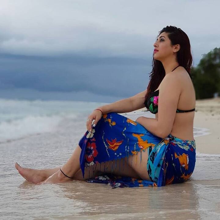 उन्होंने टीवी अभिनेता विवान डीसेना से साल 2013 में शीदी की, चार साल तक चले इस रिश्ते का अंत 2017 में हो गया. दोनों ने आपसी सहमती से तलाक ले लिया. विवान कलर्स टीवी के सीरियल 'शक्ति' में मुख्य पुरुष किरदार निभाते हैं. (Photo Credit: @vahbz Instagram)